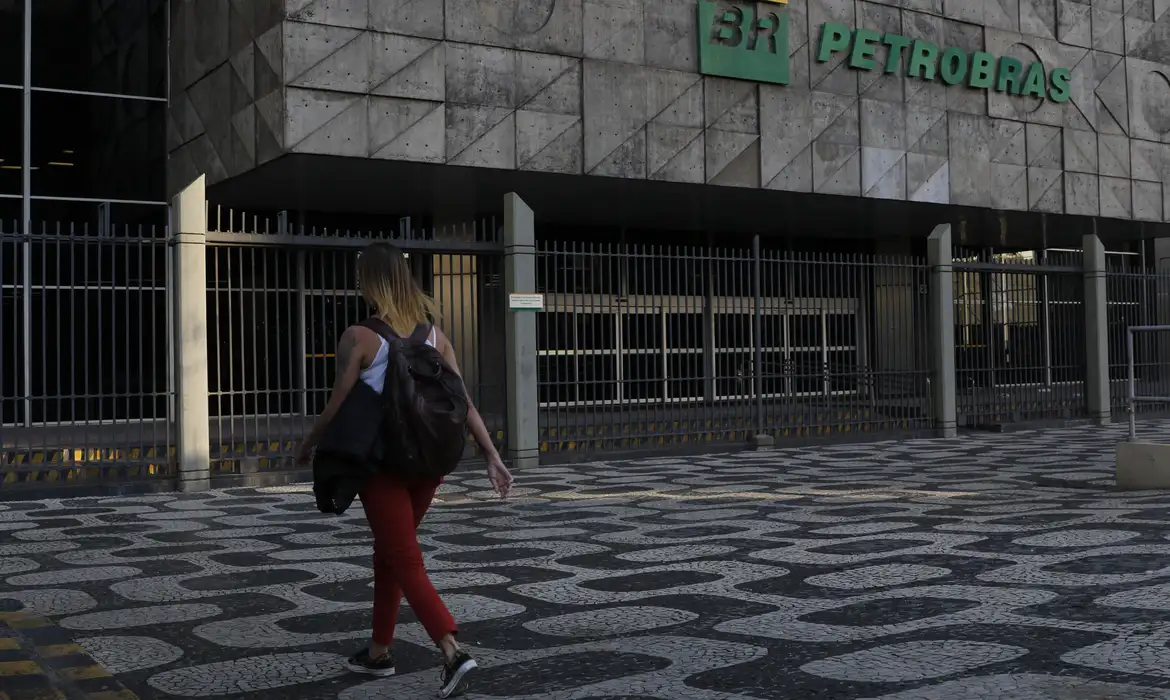 Entenda a disputa por dividendos da Petrobras que derrubou ações -  (crédito: EBC)