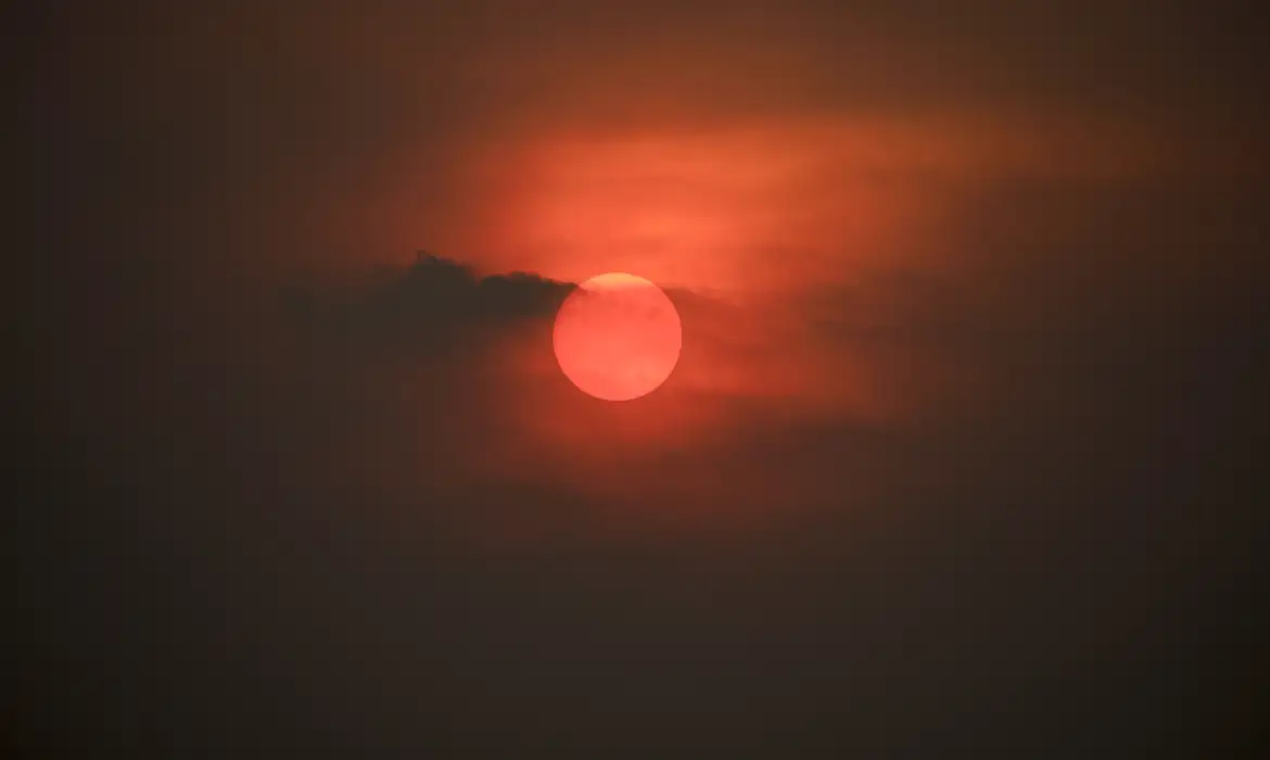 Onda de calor afeta centro-sul do país com sensação térmica de 40ºC -  (crédito: EBC)