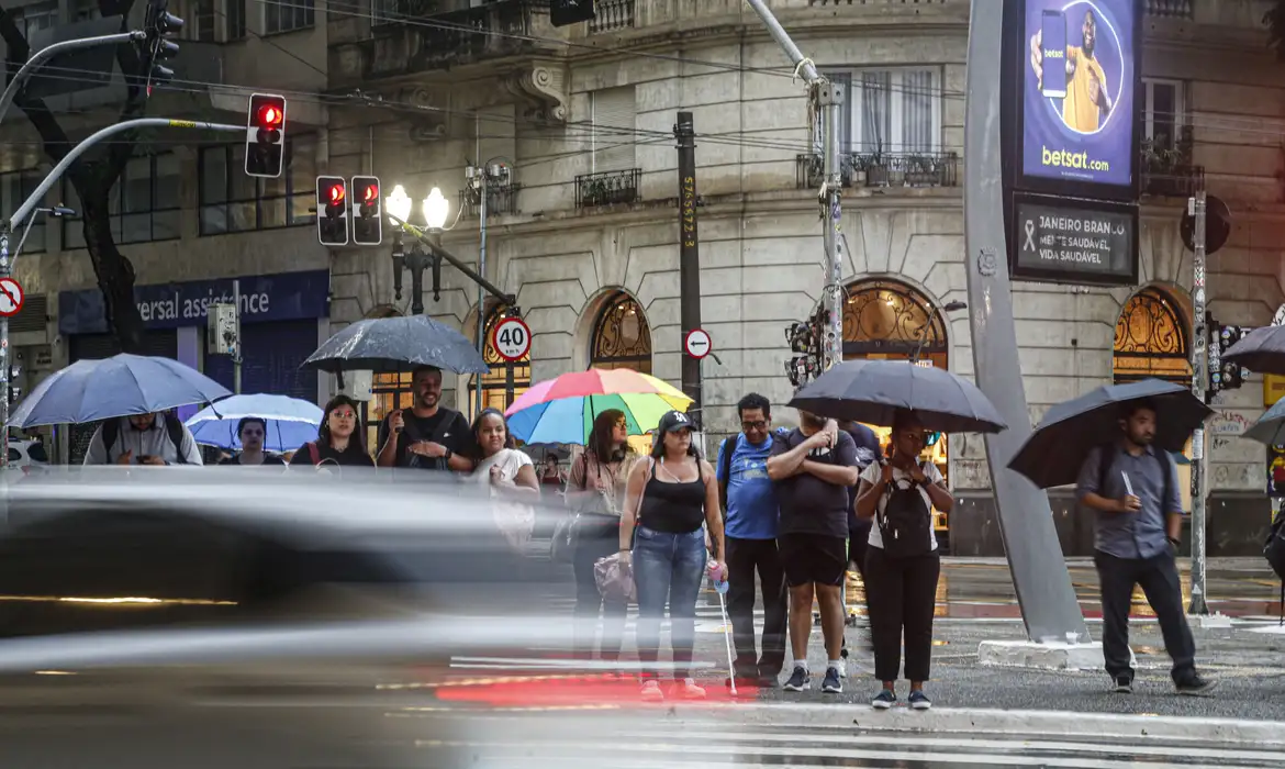 Estado de São Paulo pode ter chuva forte de quinta-feira até sábado -  (crédito: EBC)