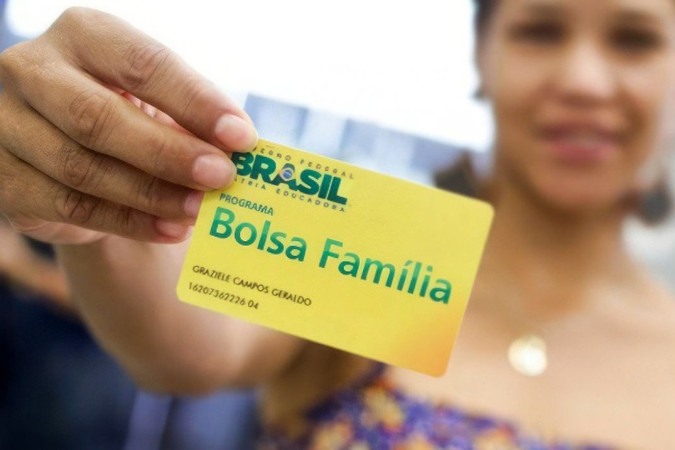 Caixa paga novo Bolsa Família a beneficiários com NIS de final 6 -  (crédito: EBC)