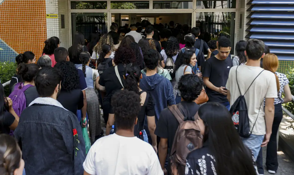 Estudantes começam a receber primeira parcela do Programa Pé-de-Meia -  (crédito: EBC)