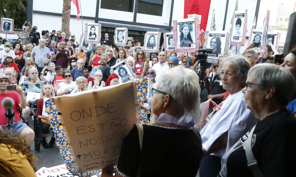 Caminhada em São Paulo lembra golpe militar e faz homenagem às vítimas -  (crédito: EBC)