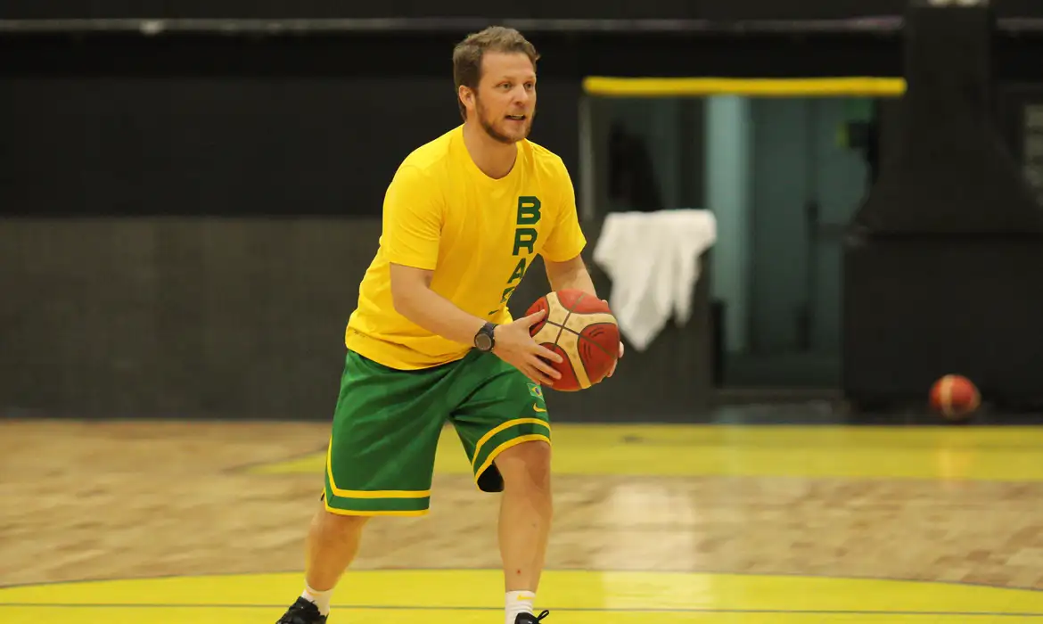 Gustavo De Conti deixa o comando da seleção masculina de basquete -  (crédito: EBC)