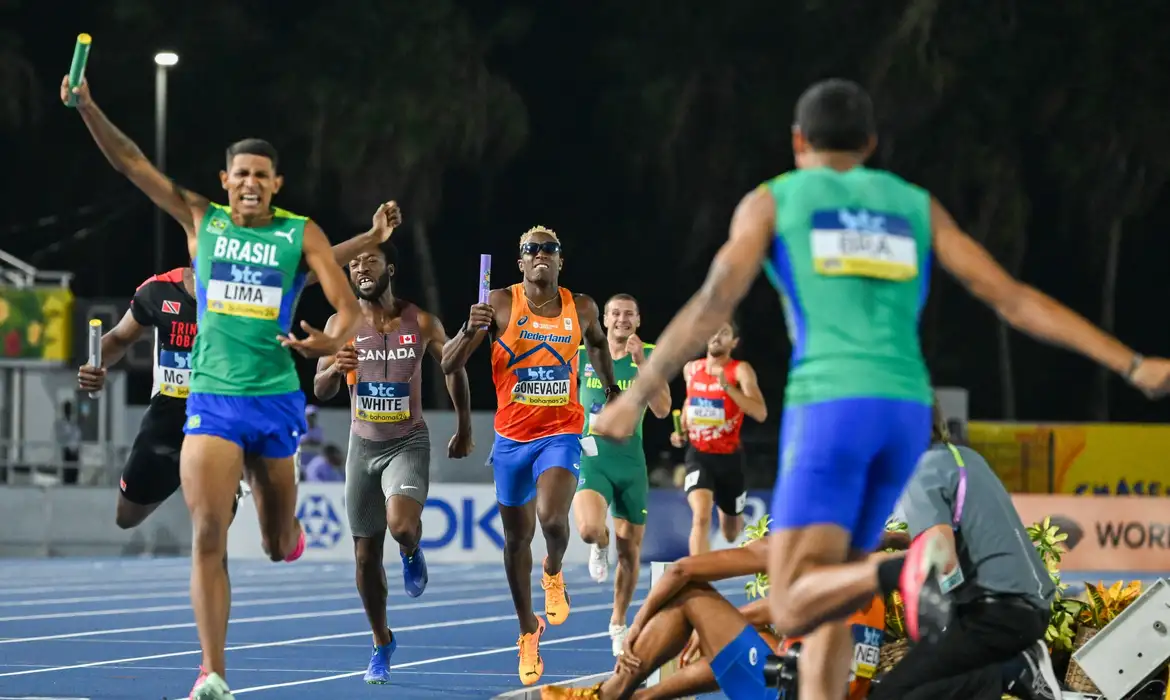 Paris 2024: Brasil leva vaga no revezamento 4x400 m e vôlei de praia  -  (crédito: EBC)