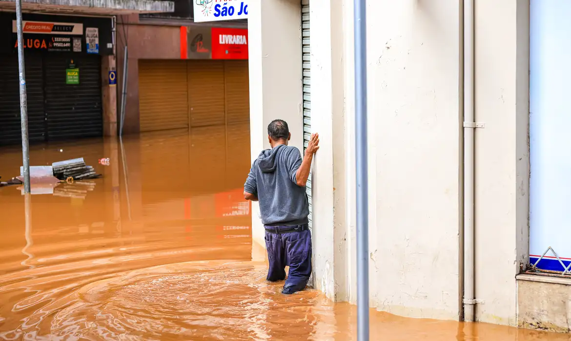 Saiba como prevenir doenças como a leptospirose, após chuvas no RS -  (crédito: EBC)