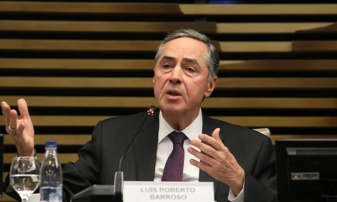 Barroso sobre viagens de ministros do STF: "Não é uma assombração" - EBC