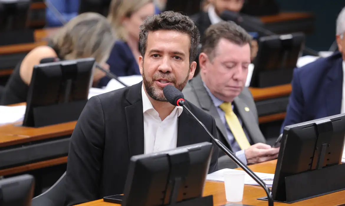 Boulos pede e conselho adia votação de Janones por suspeita de 'rachadinha' - EBC