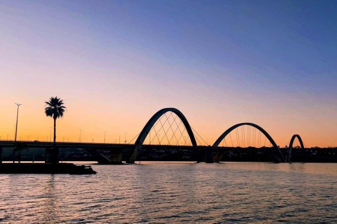 Orla do Lago Paranoá próximo da Ponte JK é um dos lugares turísticos da capital  -  (crédito: ED ALVES/CB/D.A.Press)