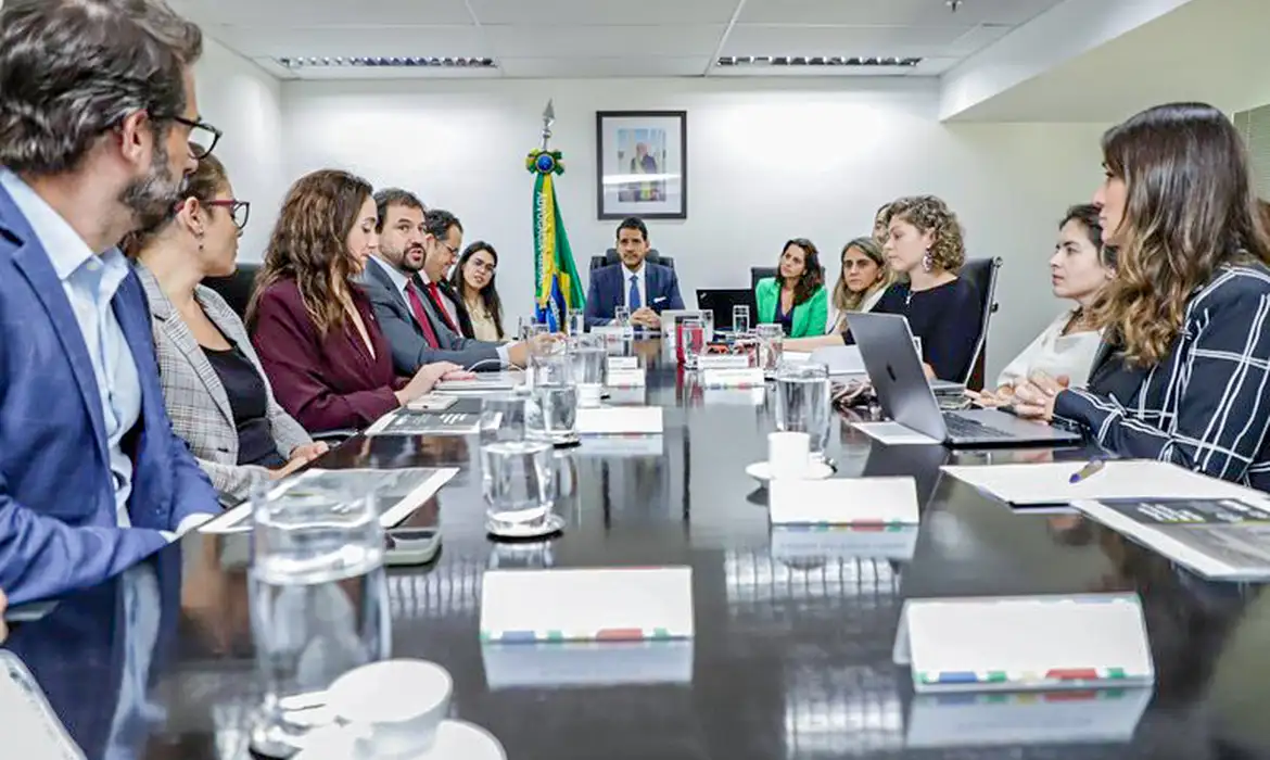 AGU anuncia acordo com plataforma para combater desinformação sobre RS -  (crédito: EBC)