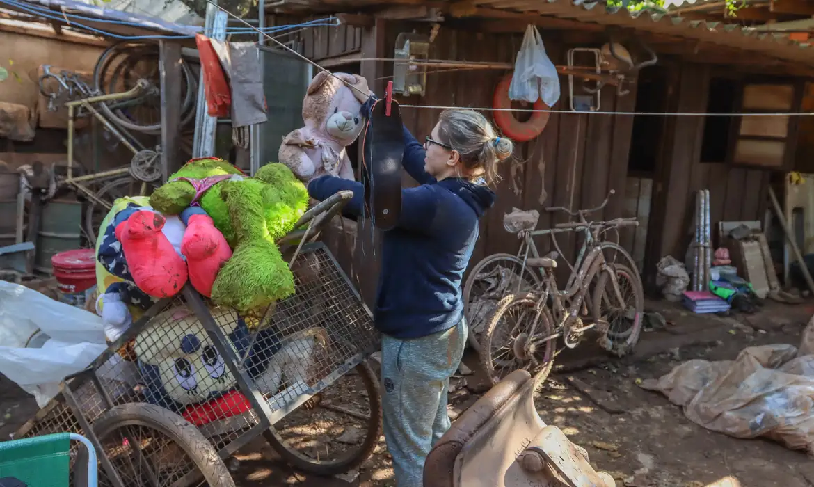 Leite anuncia construção de 538 casas para vítimas das chuvas no RS -  (crédito: EBC)