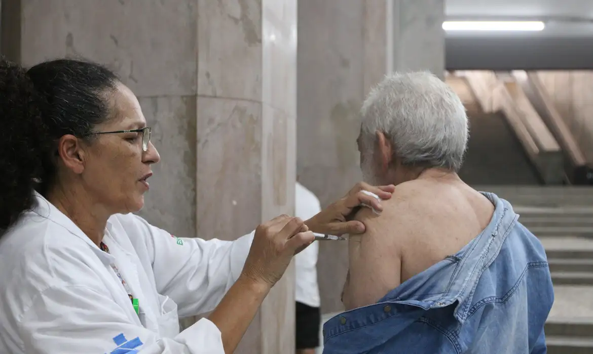 Saúde lança nova campanha de vacinação contra covid-19 -  (crédito: EBC)