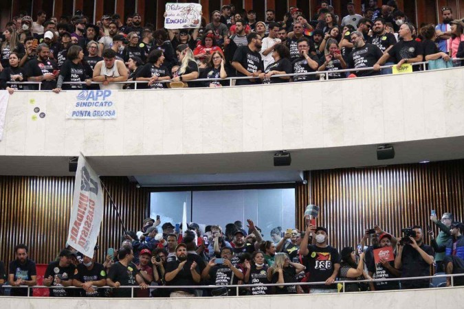 Assembleia Legislativa do PR aprova terceirização da gestão de escolas -  (crédito: EBC)