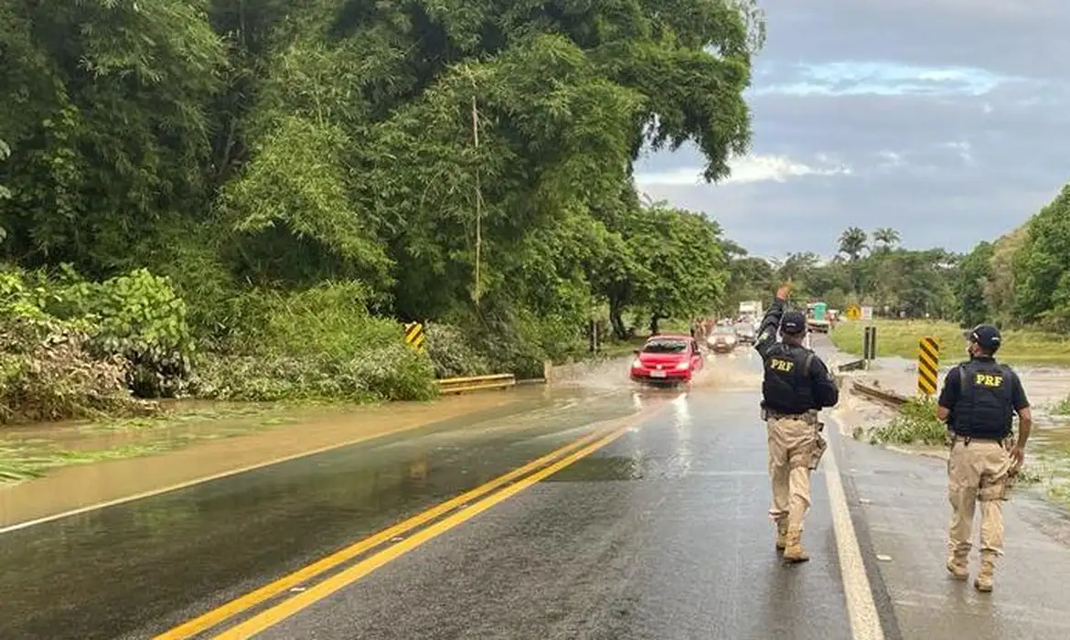 Risco de acidente em rodovias federais sob gestão pública é maior  -  (crédito: EBC)