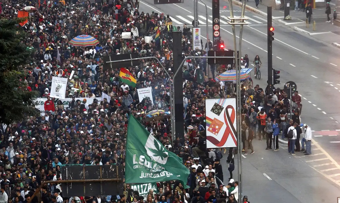 Marcha da Maconha de SP protesta contra prisões e violência policial -  (crédito: EBC)