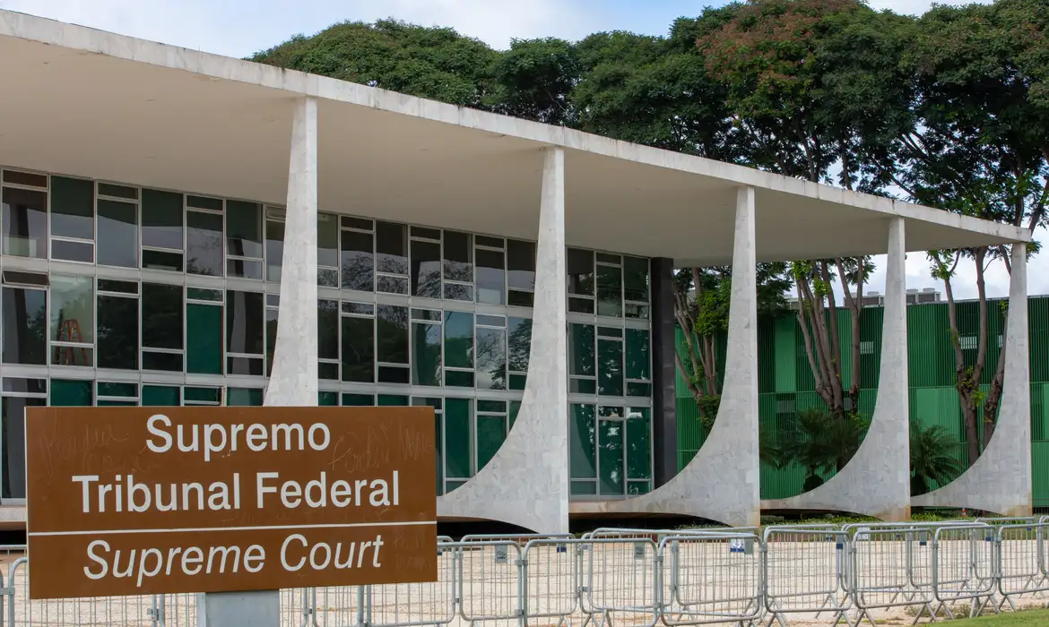 1ª Turma do STF analisa se mantém suspensão do X. Faltam votar os ministros Cármen Lúcia, Luiz Fux e Cristiano Zanin -  (crédito: EBC)