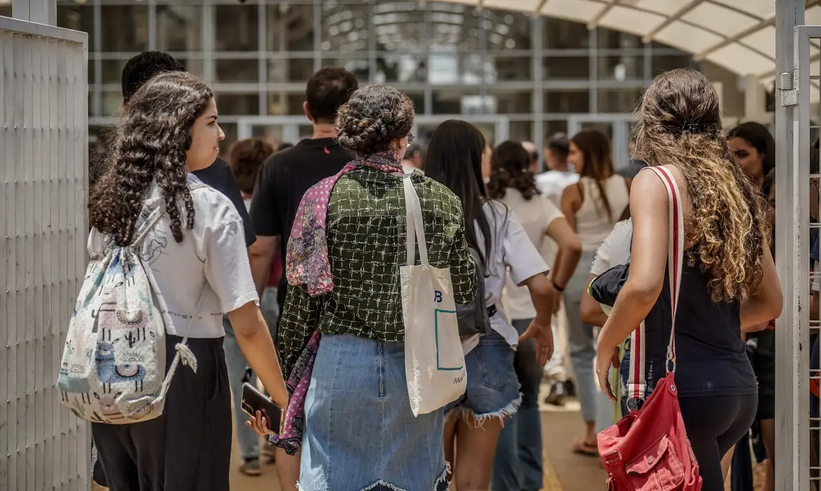 Prazo para pagar taxa de inscrição do Enem termina nesta quarta-feira -  (crédito: EBC)