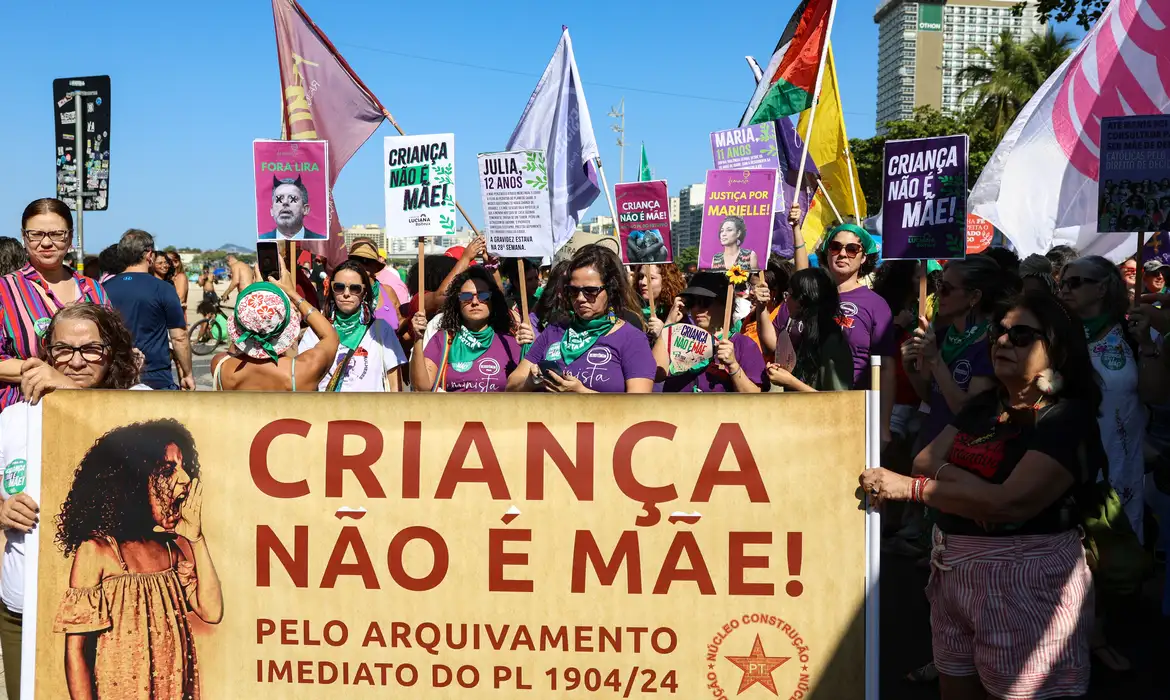 Manifestantes protestam contra PL do Aborto no Rio e em São Paulo -  (crédito: EBC)