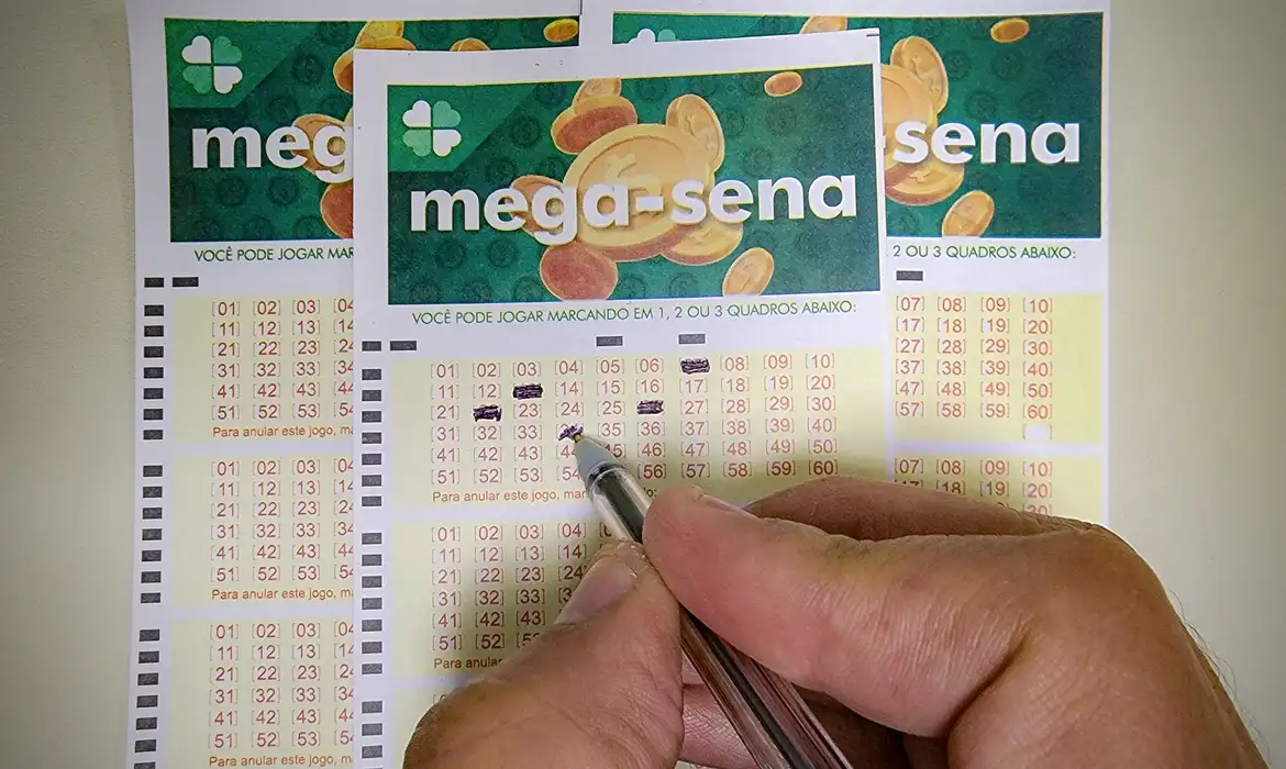 O próximo sorteio da Mega-Sena será realizado na quinta-feira (27/6) e terá um prêmio no valor de R$ 100 milhões. -  (crédito: EBC)