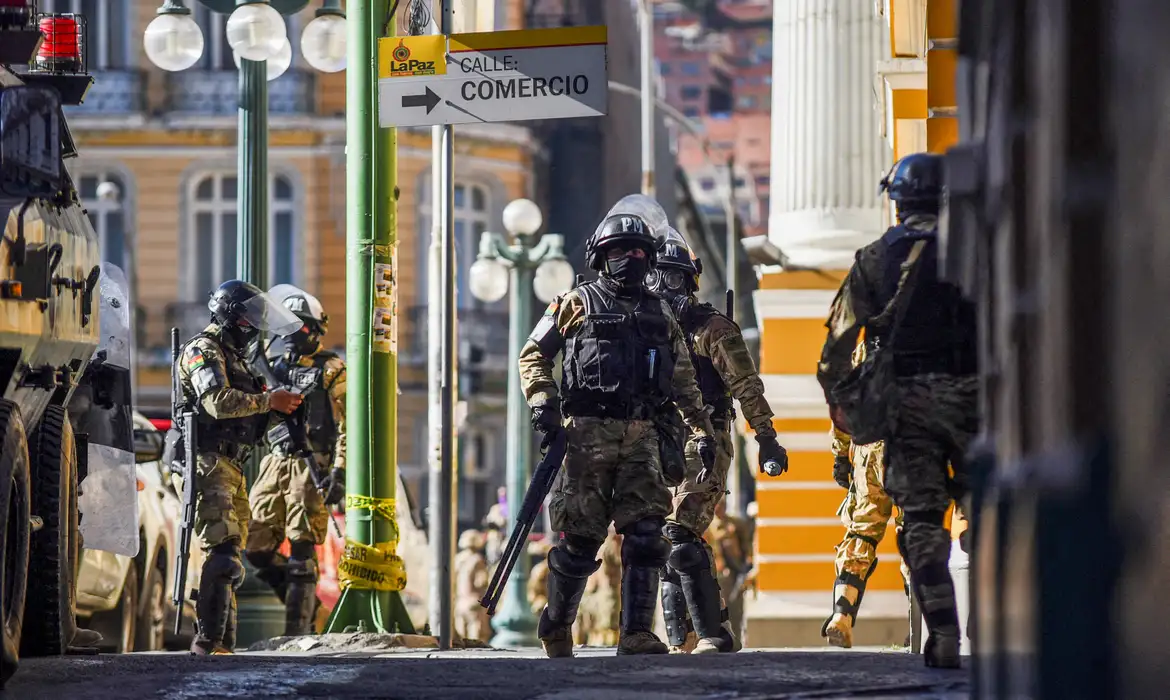 General do Exército é preso após tentativa frustrada de golpe na Bolívia - EBC
