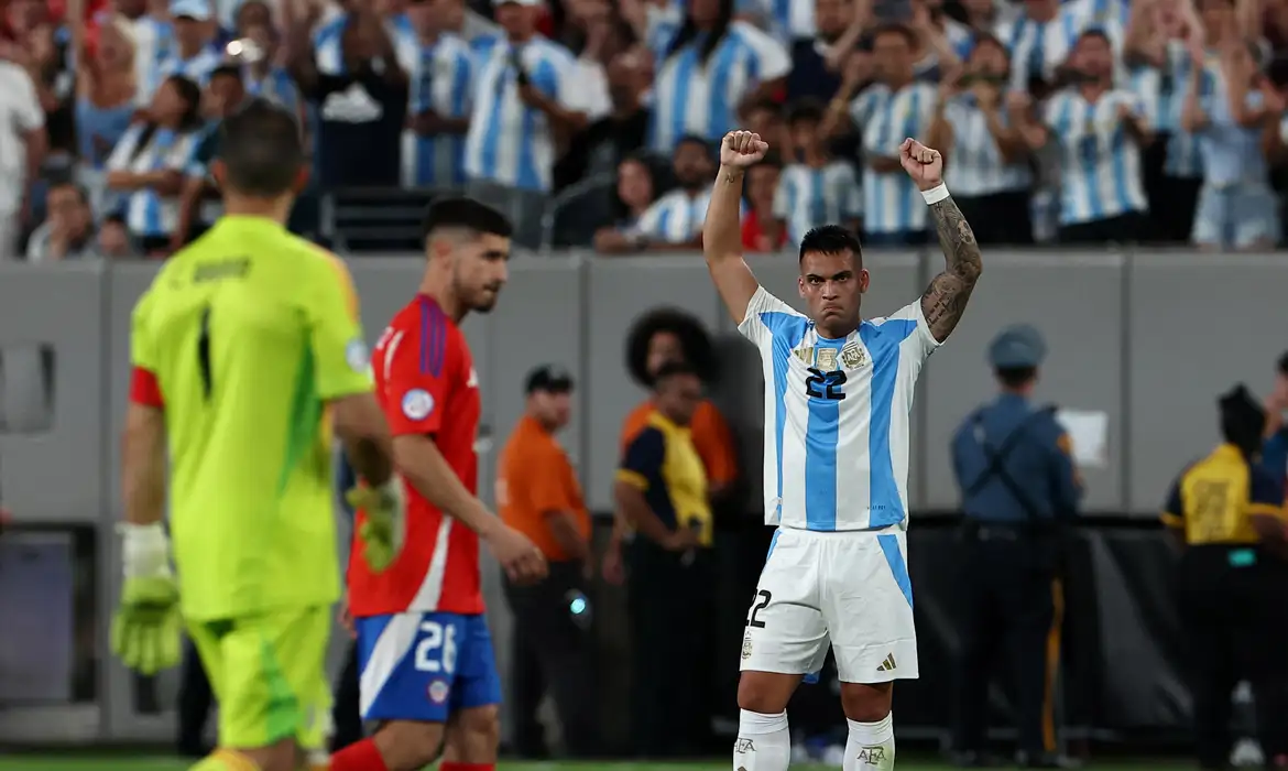 Argentina derrota Chile e se classifica para quartas da Copa América -  (crédito: EBC)