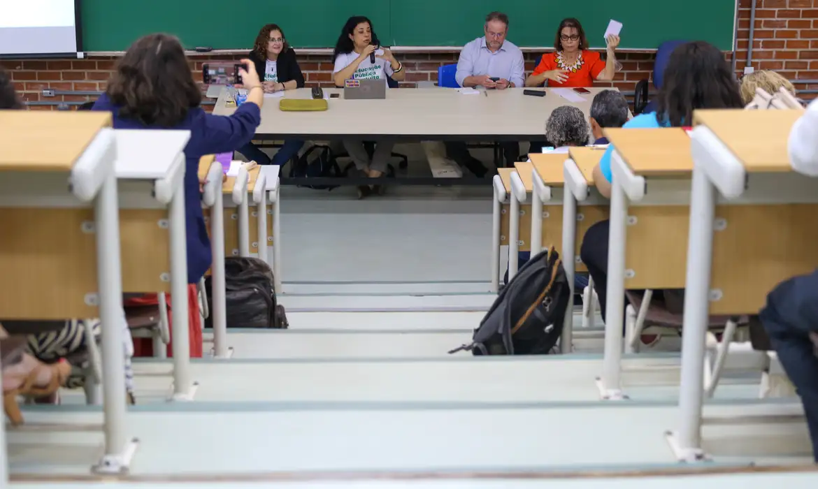 Professores universitários retomam atividades após 70 dias de greve -  (crédito: EBC)