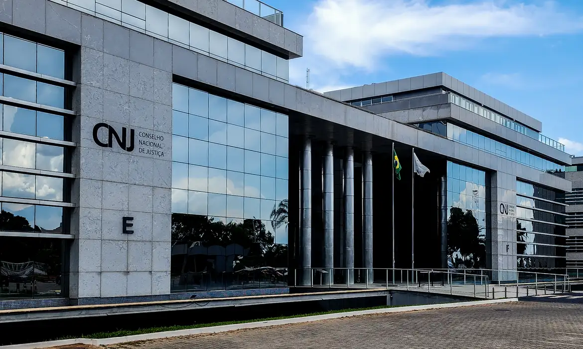 CNJ investigará desembargador que negou prioridade a advogada gestante -  (crédito: EBC)