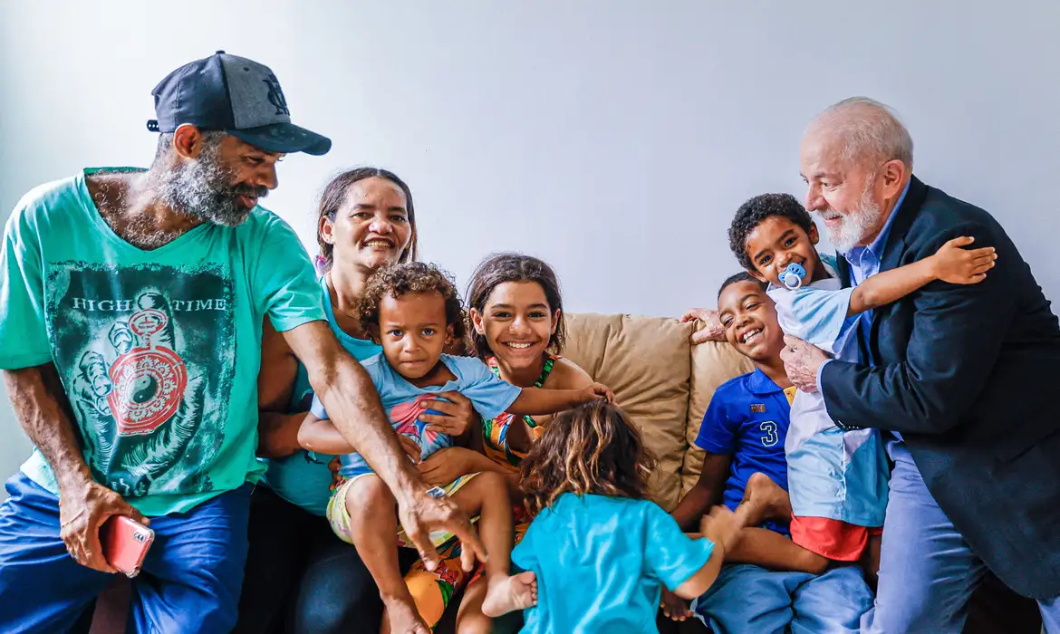 Famílias recebem indenizações por "prédios-caixão" em Pernambuco -  (crédito: EBC)