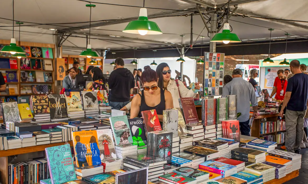 Com programação gratuita e ao ar livre, Feira do Livro agita SP -  (crédito: EBC)