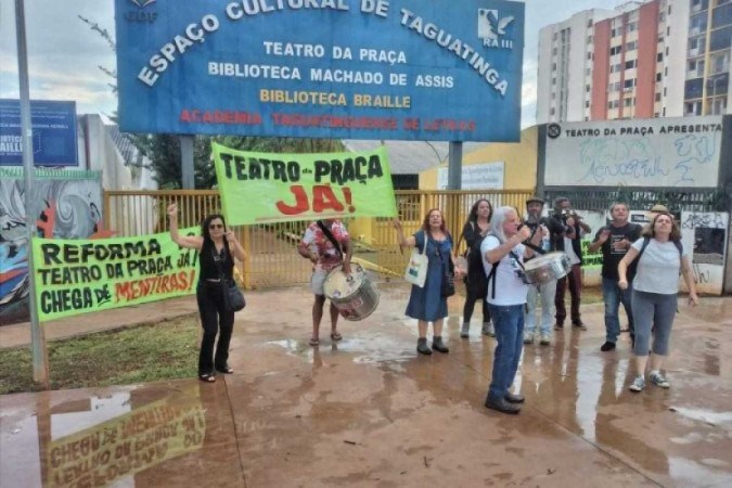 Artistas se reuniram em março para cobrar a obra -  (crédito: Alessandro de Oliveira )