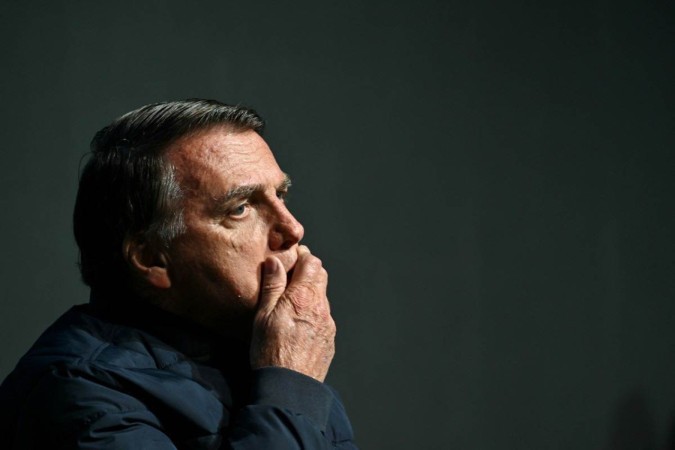 65% do eleitorado rejeitaria candidato apoiado por Bolsonaro, enquanto 16% diz que seguiria indicação do ex-presidente

 -  (crédito: Evaristo Sa / AFP)