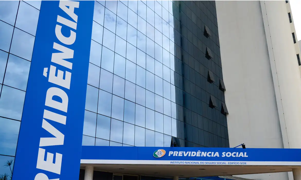 PF apura uso de dispositivo ilegal em equipamentos da sede do INSS -  (crédito: EBC)