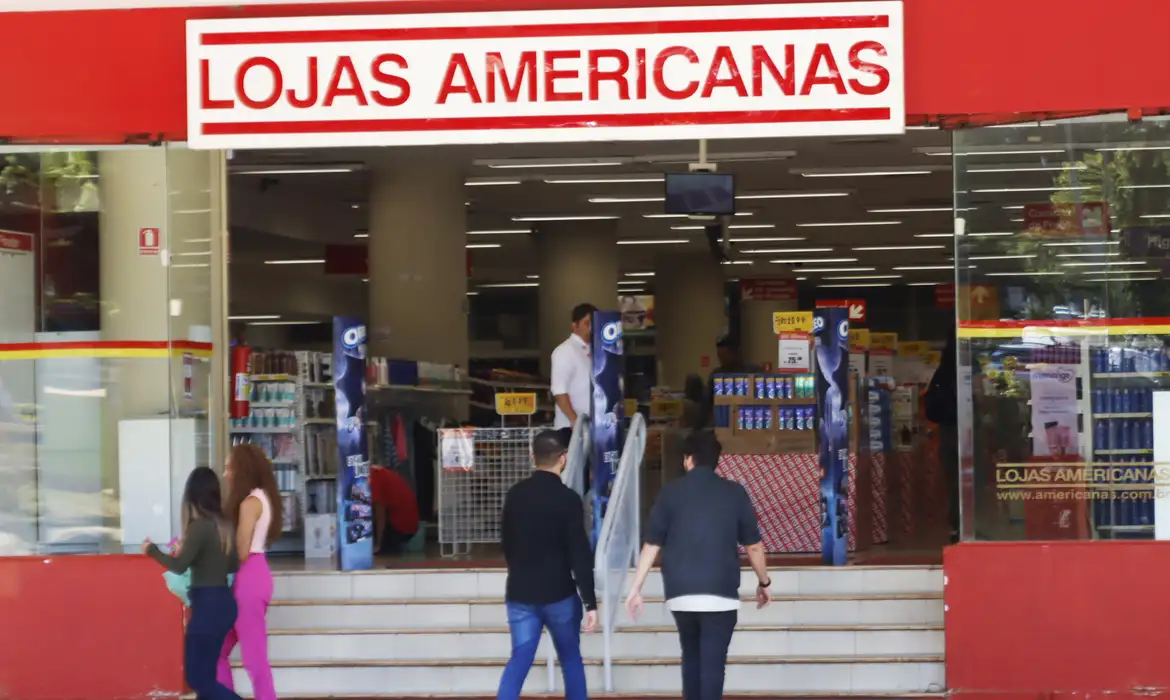 Americanas se agarra ao varejo físico, mas ainda vai fechar lojas - EBC