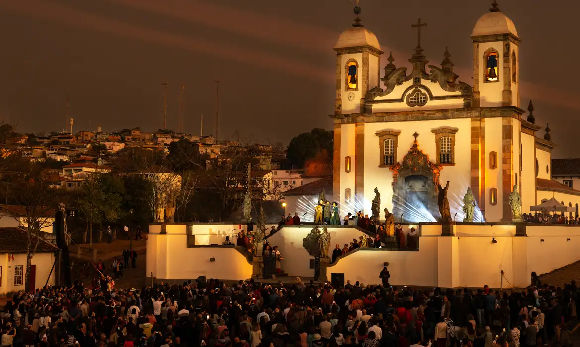 Ópera leva moradores de Congonhas a visitarem a própria história -  (crédito: EBC)