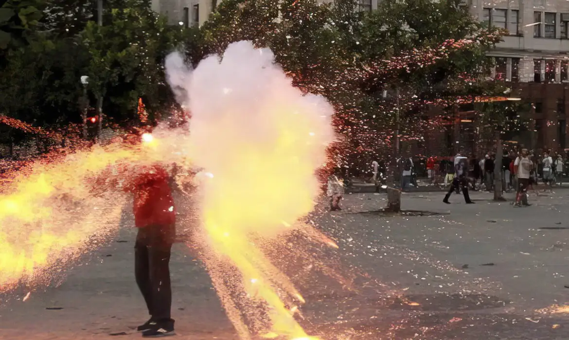 Justiça reduz pena de condenado por morte de cinegrafista em protesto -  (crédito: EBC)