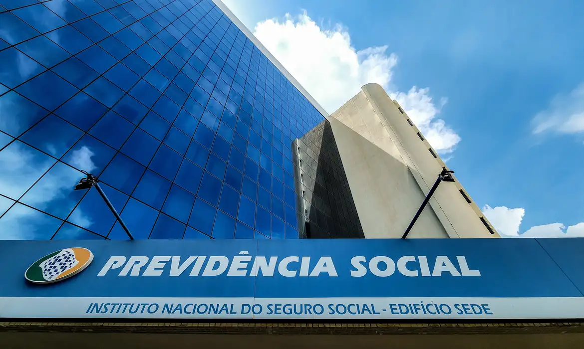 INSS orienta segurados a usarem serviços digitais durante greve -  (crédito: EBC)