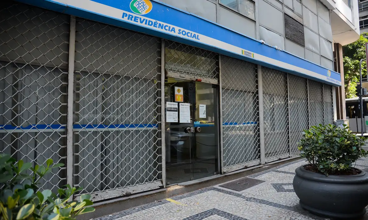 Estagiário do INSS é preso por fraudar crédito consignado em Salvador -  (crédito: EBC)