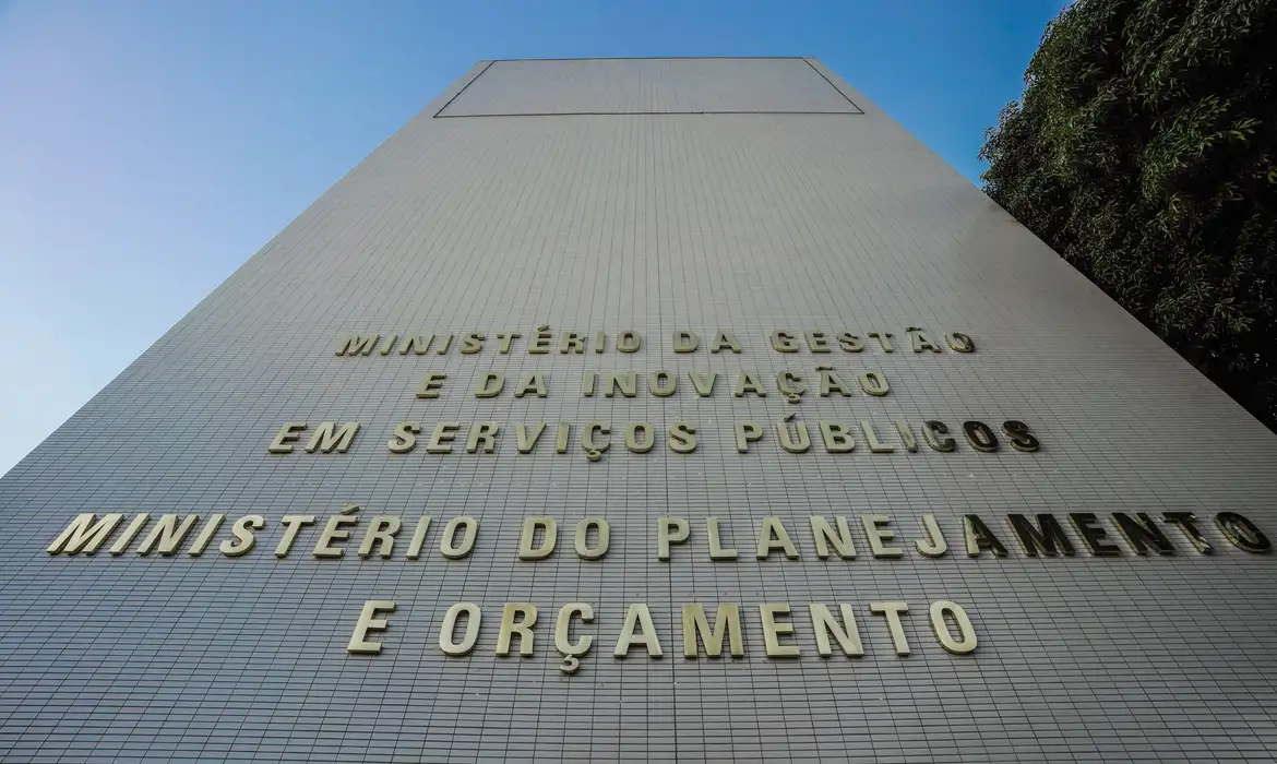 Relatório eleva para R$ 28,8 bi projeção de déficit primário em 2024 -  (crédito: EBC)