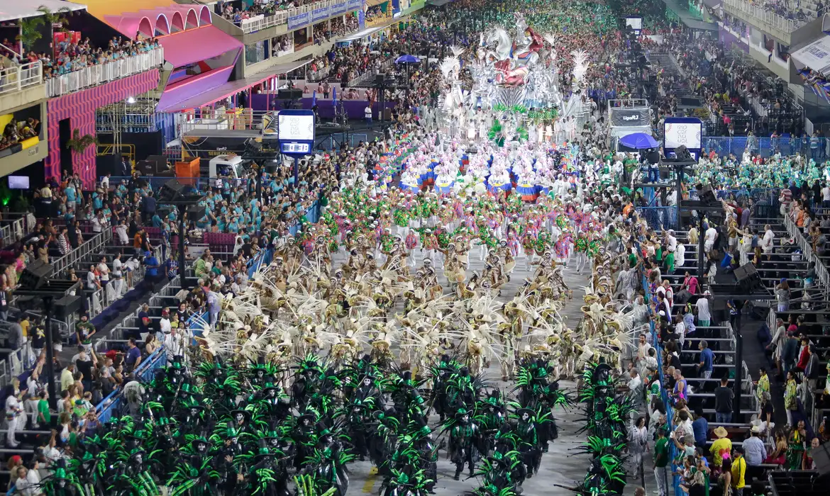 Escolas de samba se despedem da carnavalesca Rosa Magalhães -  (crédito: EBC)