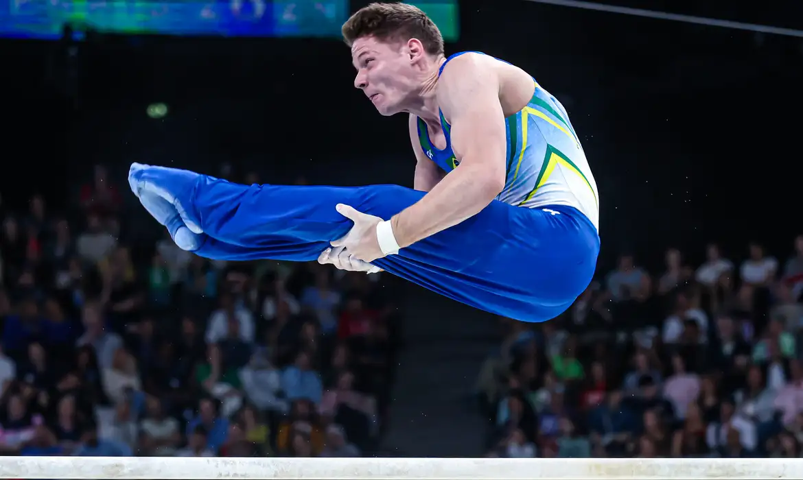 Diogo Soares avança à final da ginástica artística masculina em Paris -  (crédito: EBC)