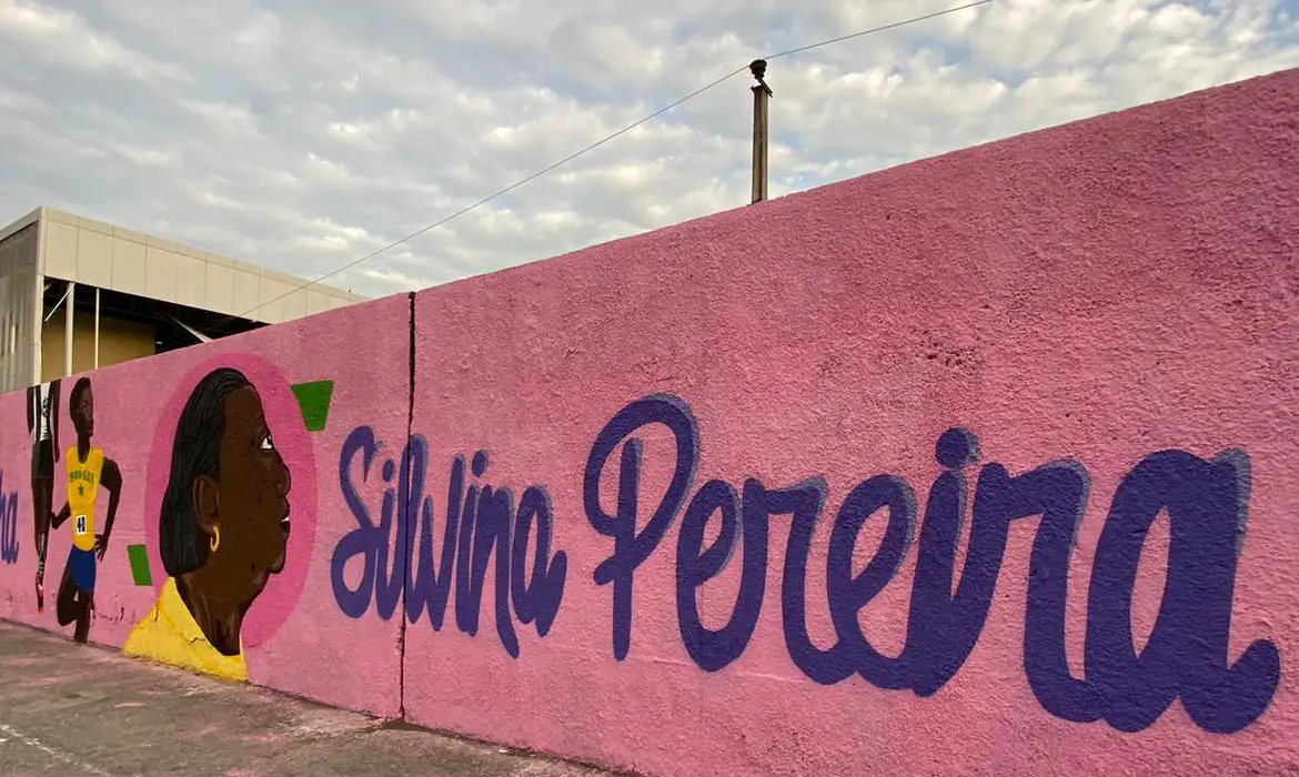 Grafite celebra atleta olímpica e mulheres da Mangueira -  (crédito: EBC)