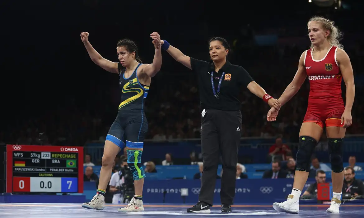 Giullia Penalber avança e luta pelo bronze no wrestling nesta sexta  -  (crédito: EBC)