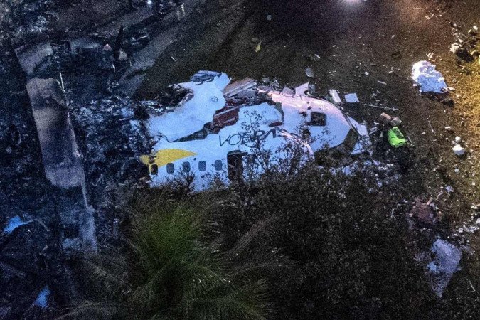 62 pessoas morreram na queda de um avião da Voepass em Vinhedo (SP), na última sexta-feira (9/8). -  (crédito: MIGUEL SCHINCARIOL / AFP)