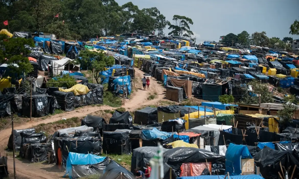 Mais de 1,5 milhão são afetados por remoções forçadas no Brasil -  (crédito: EBC)