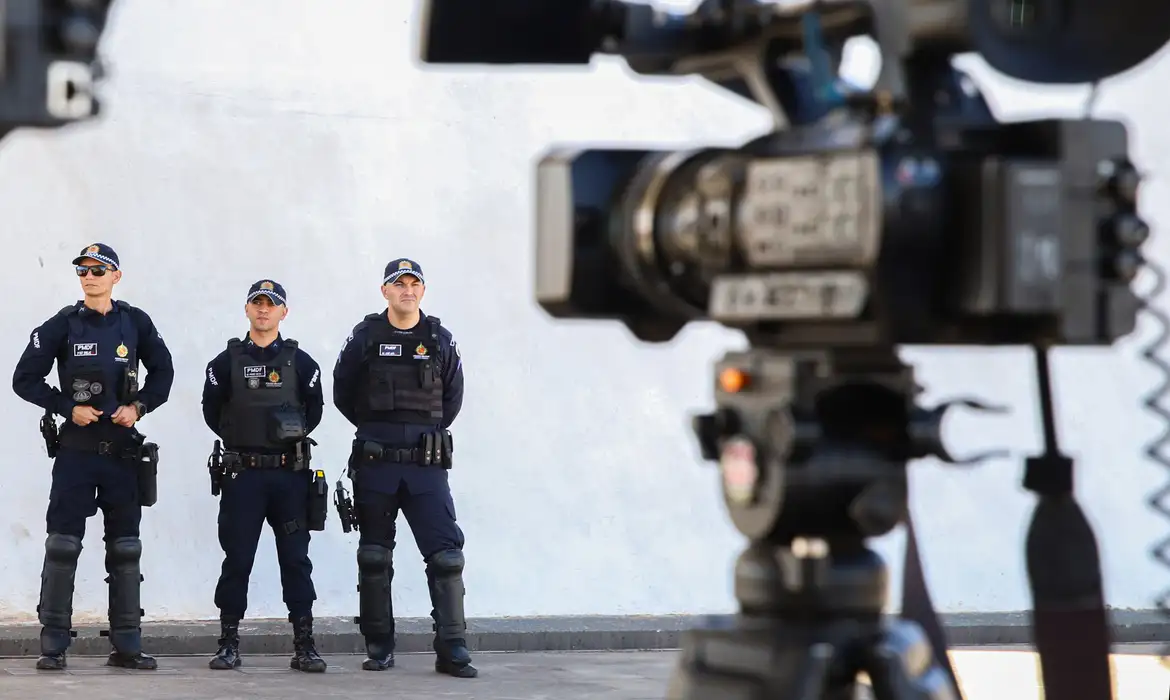 Publicada portaria que cria programa de apoio psicológico a policiais -  (crédito: EBC)