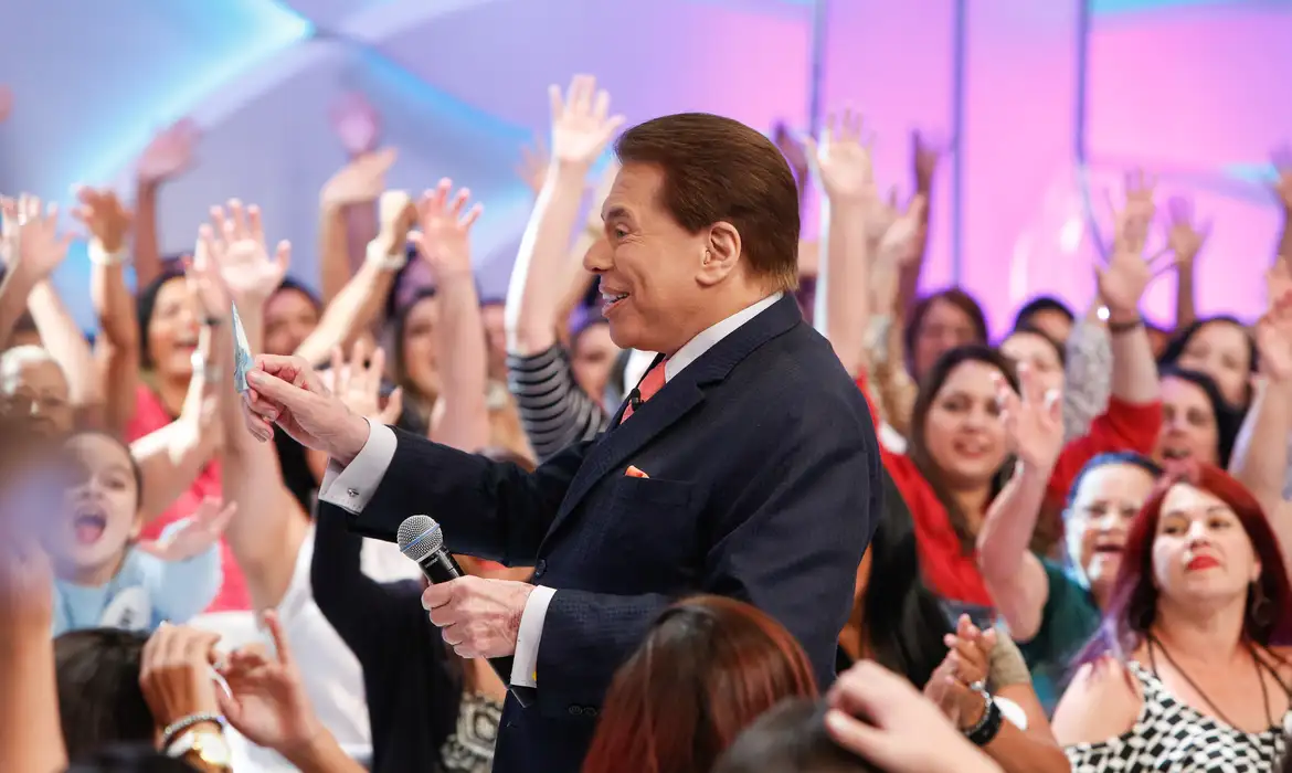 'Pai' do auditório: Silvio Santos distribuía comida e dinheiro para plateia - EBC