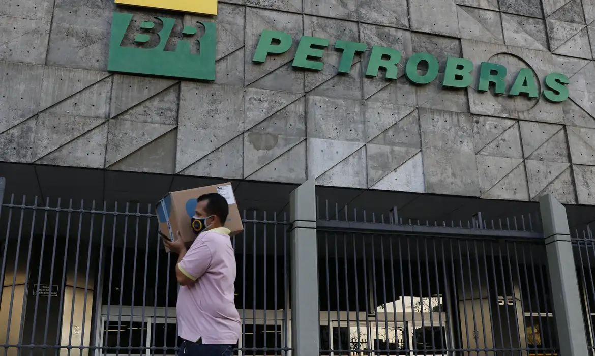 Para promover a igualdade de gênero, com mais de 80% da Petrobras sendo composta por homens, a empresa desenvolveu estratégias para evitar a violência e promover a inclusão de mulheres na liderança -  (crédito: EBC)