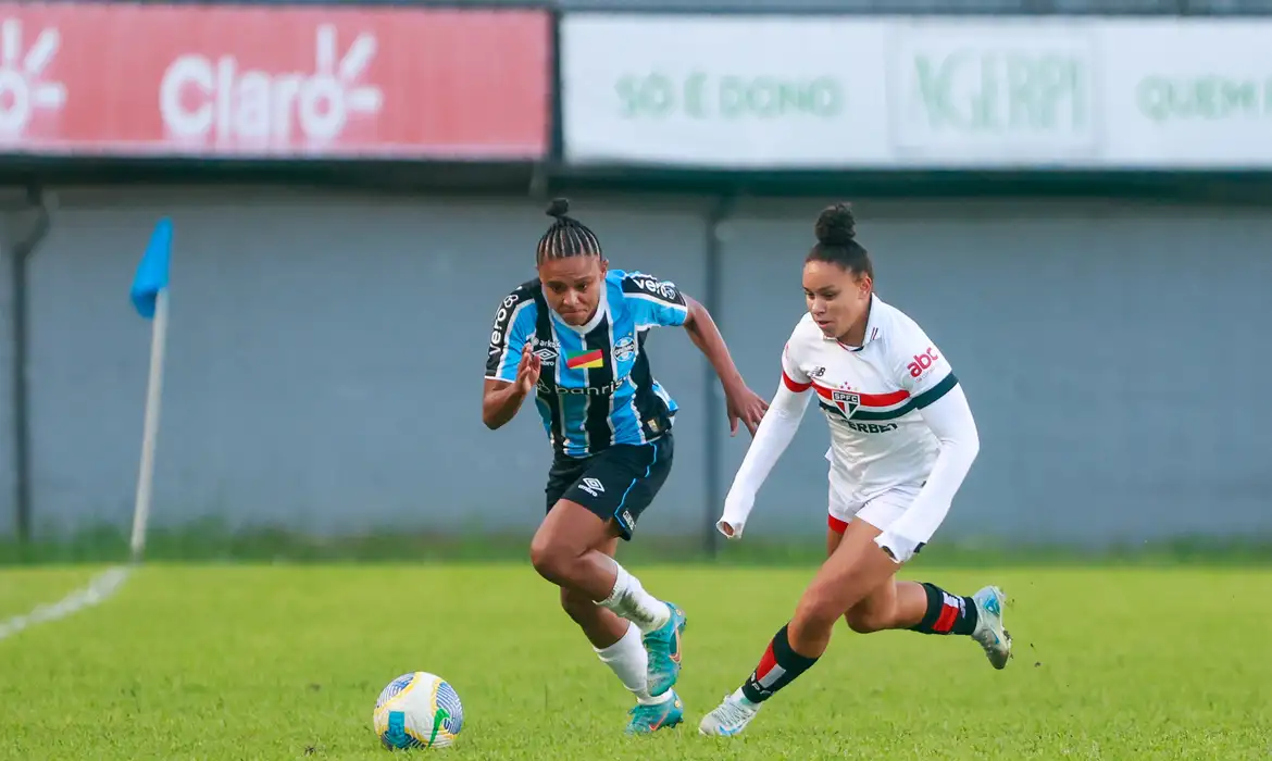 Brasileiro Feminino: São Paulo e Grêmio disputam vaga na semifinal -  (crédito: EBC)