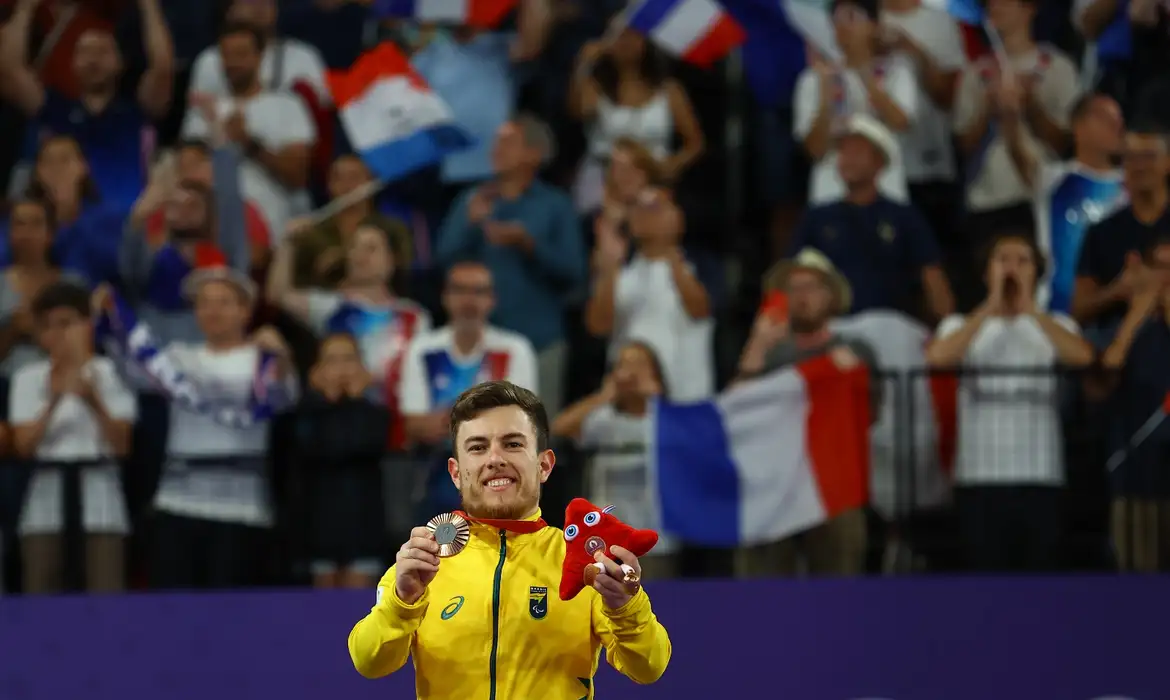 Paris 2024: Vitor Tavares é bronze na classe simples SH6 do badminton -  (crédito: EBC)