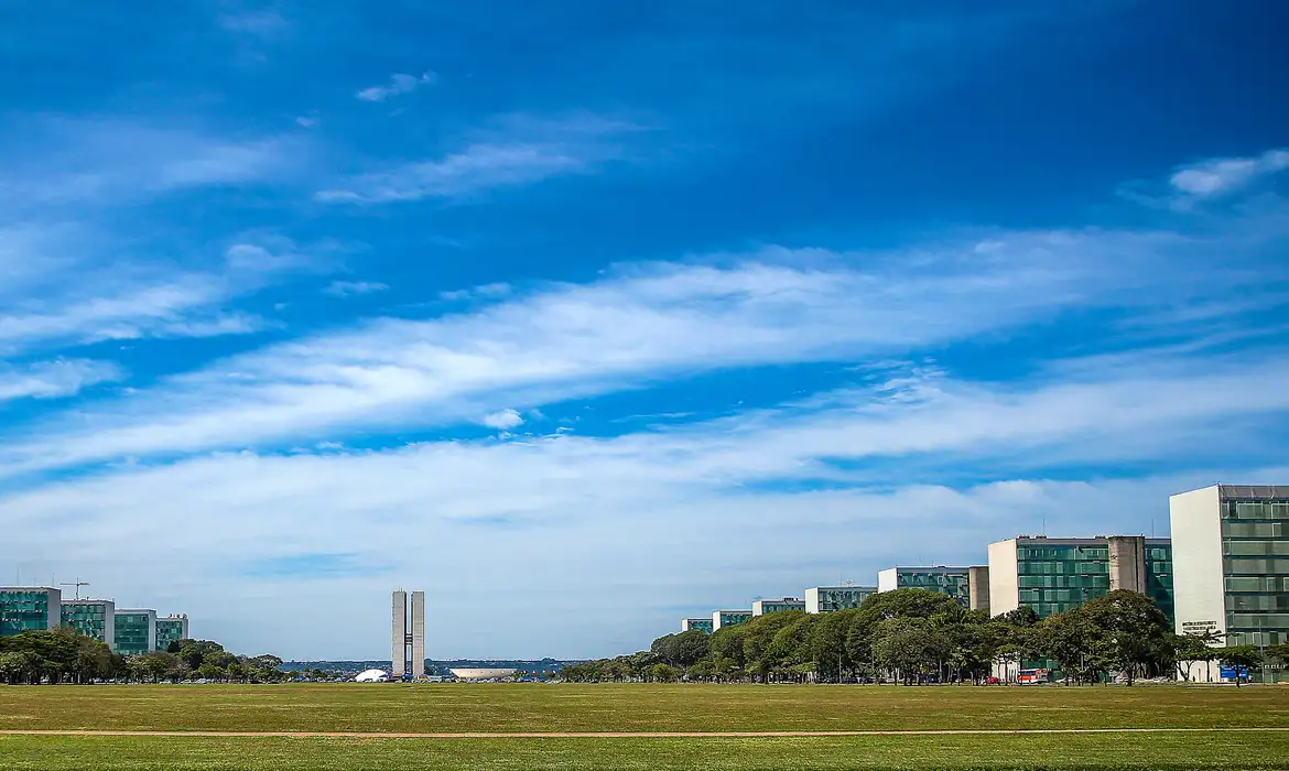 Orçamento de 2025 autoriza 57,8 mil novas vagas no governo federal -  (crédito: EBC)