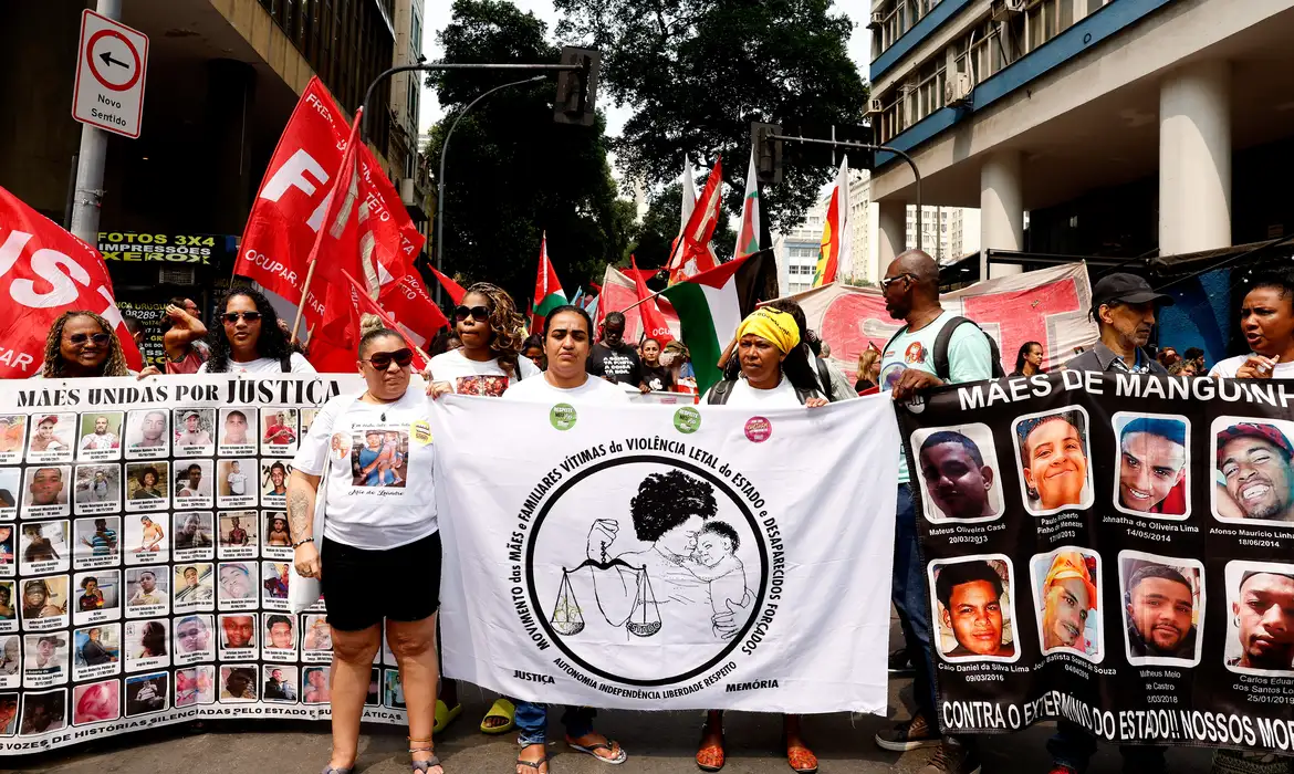 Mães de vítimas da violência estatal puxam Grito dos Excluídos no Rio -  (crédito: EBC)